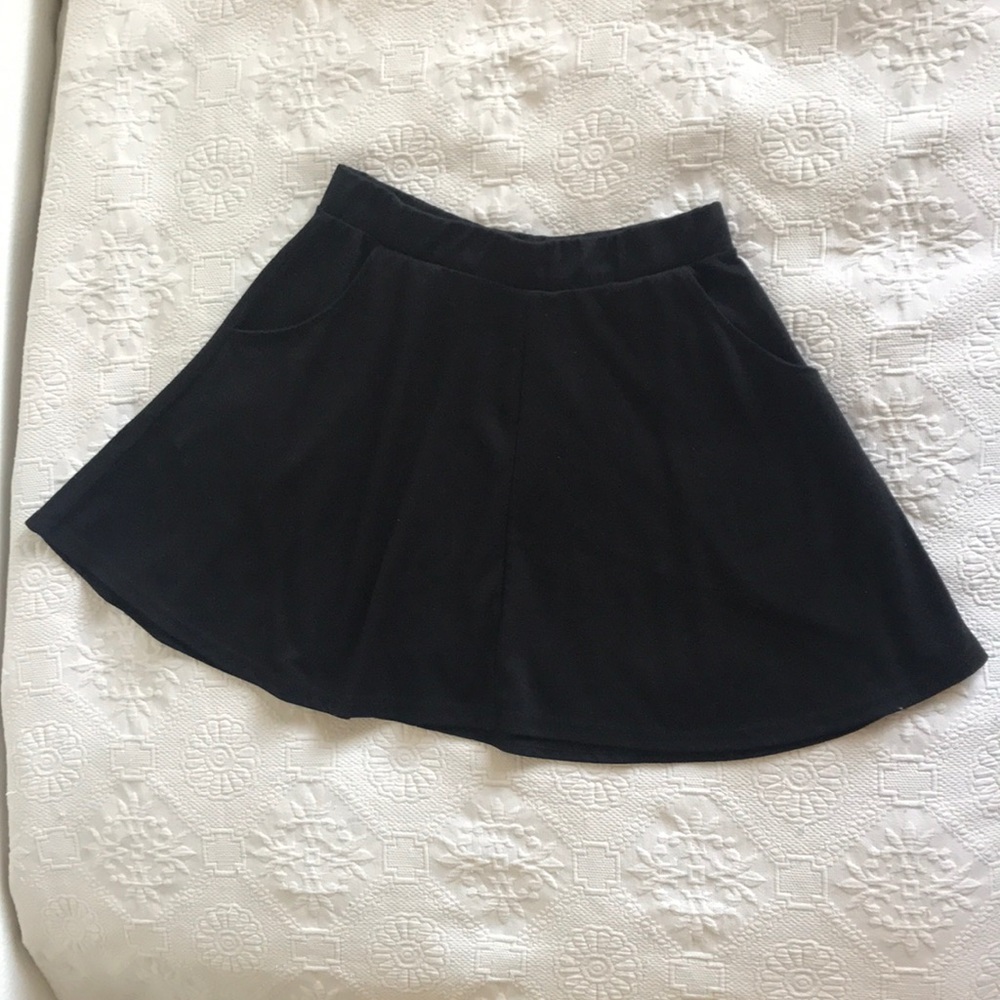 ***Black Circle Skirt with Pockets***